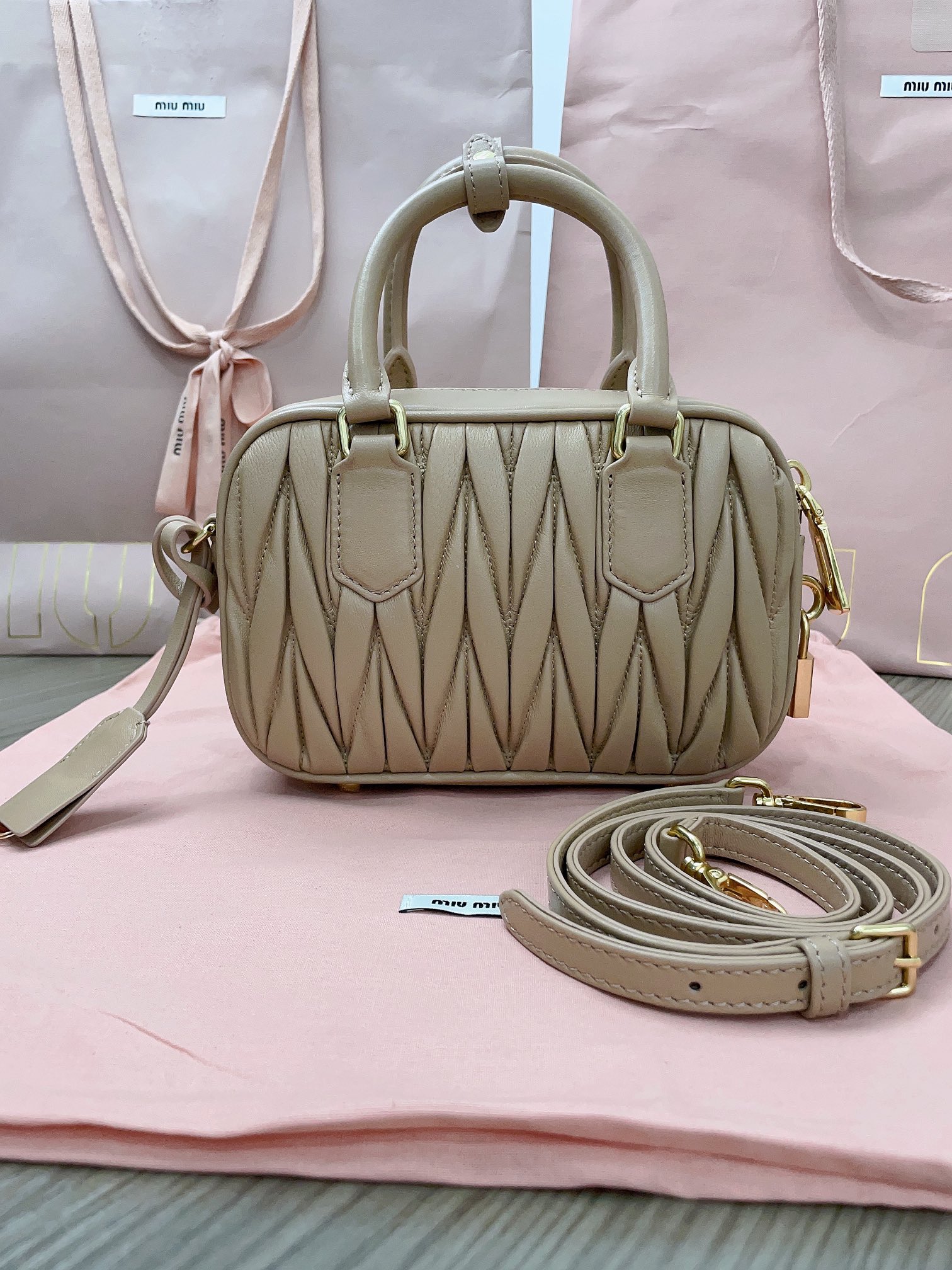 最高級MiuMiuスーパーコピー ミュウミュウバッグコピー アルカディ マテラッセレザー バッグ サンドベージュ 5BB123_N88_F0036_V_YOO レザー ゴールド金具 - 画像 (8)