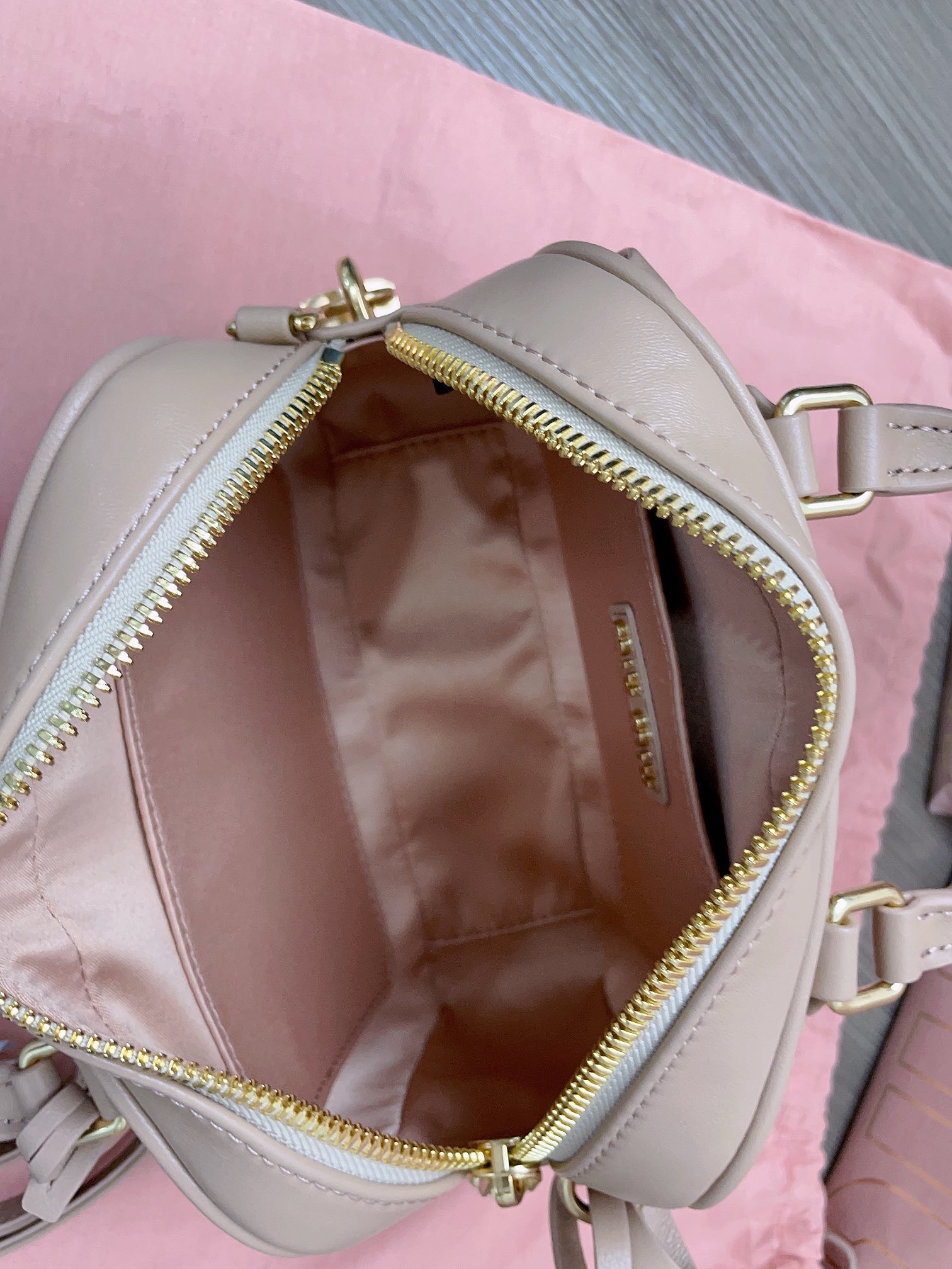 最高級MiuMiuスーパーコピー ミュウミュウバッグコピー アルカディ マテラッセレザー バッグ サンドベージュ 5BB123_N88_F0036_V_YOO レザー ゴールド金具 - 画像 (2)