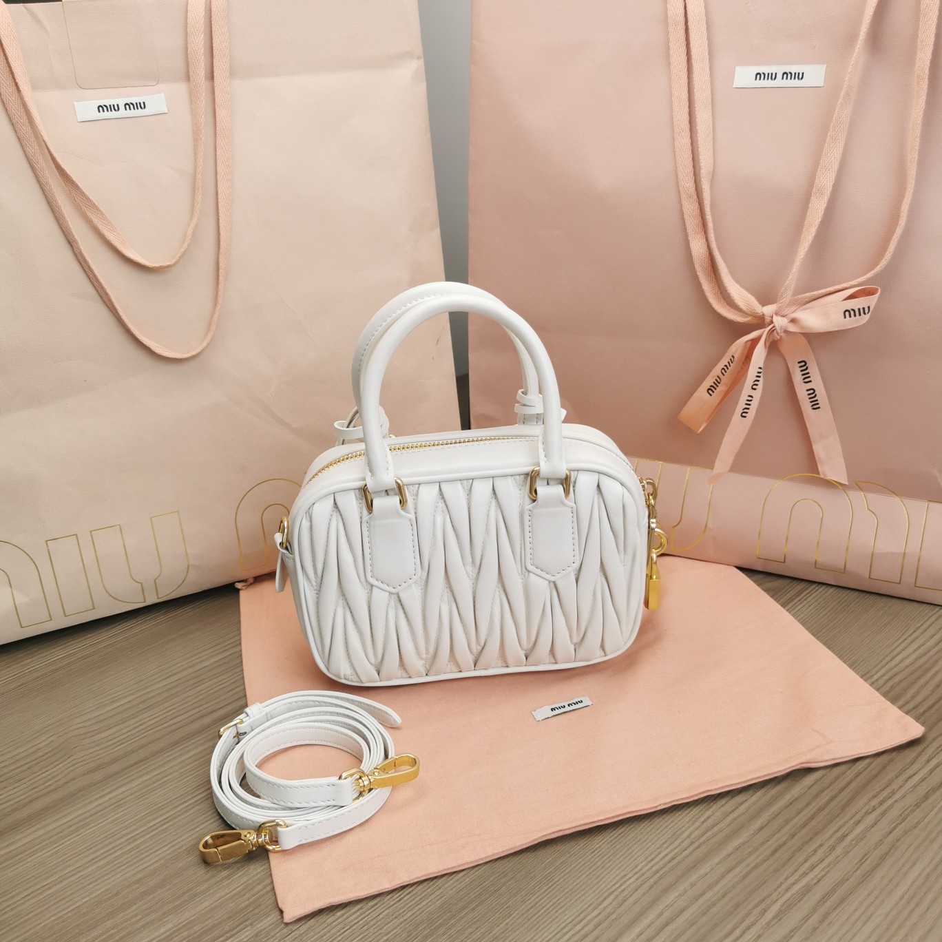最高級MiuMiuスーパーコピー ミュウミュウバッグコピー アルカディ マテラッセレザー バッグ ホワイト 5BB123_N88_F0009_V_YOO レザー ゴールド金具 - 画像 (9)