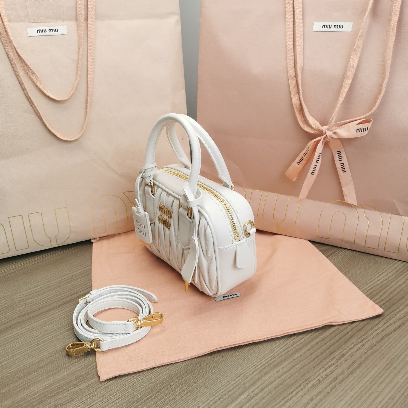 最高級MiuMiuスーパーコピー ミュウミュウバッグコピー アルカディ マテラッセレザー バッグ ホワイト 5BB123_N88_F0009_V_YOO レザー ゴールド金具 - 画像 (8)