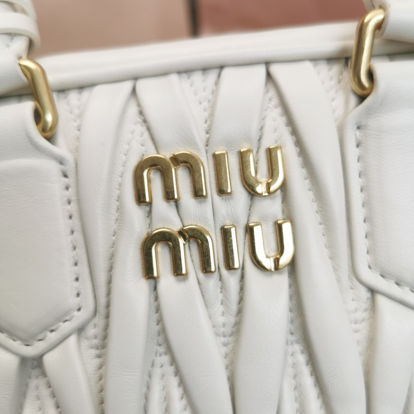 最高級MiuMiuスーパーコピー ミュウミュウバッグコピー アルカディ マテラッセレザー バッグ ホワイト 5BB123_N88_F0009_V_YOO レザー ゴールド金具 - 画像 (6)