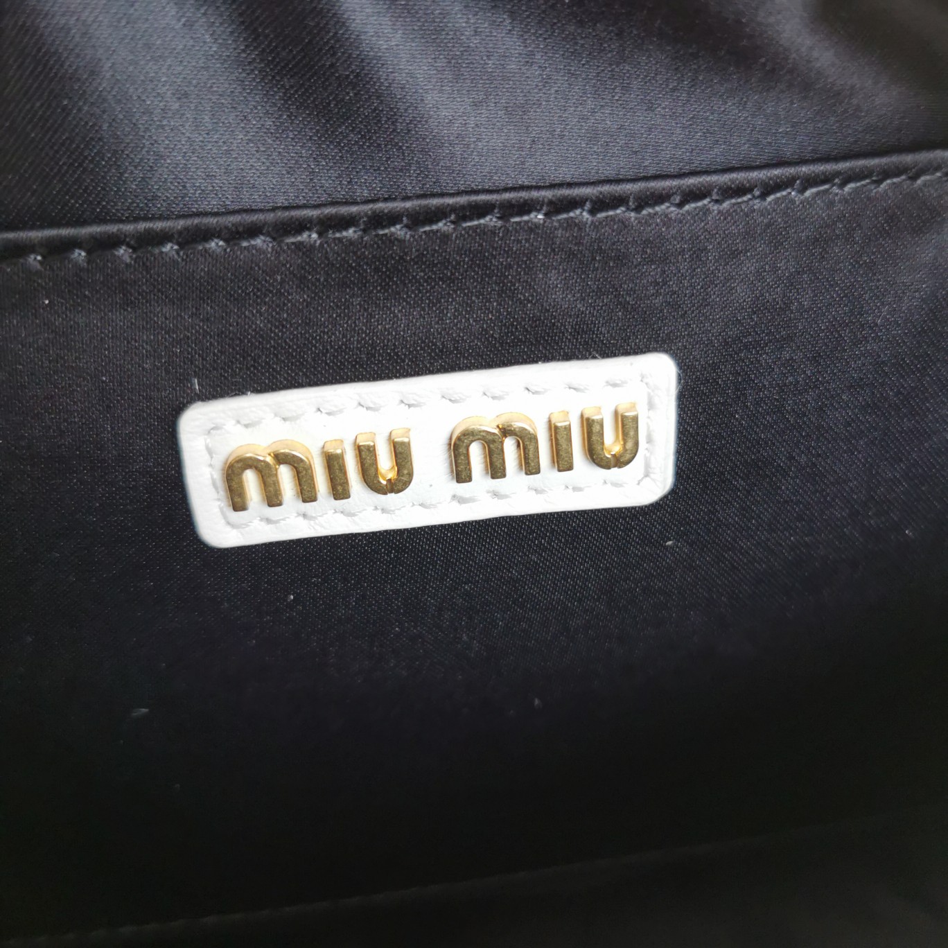 最高級MiuMiuスーパーコピー ミュウミュウバッグコピー アルカディ マテラッセレザー バッグ ホワイト 5BB123_N88_F0009_V_YOO レザー ゴールド金具 - 画像 (2)