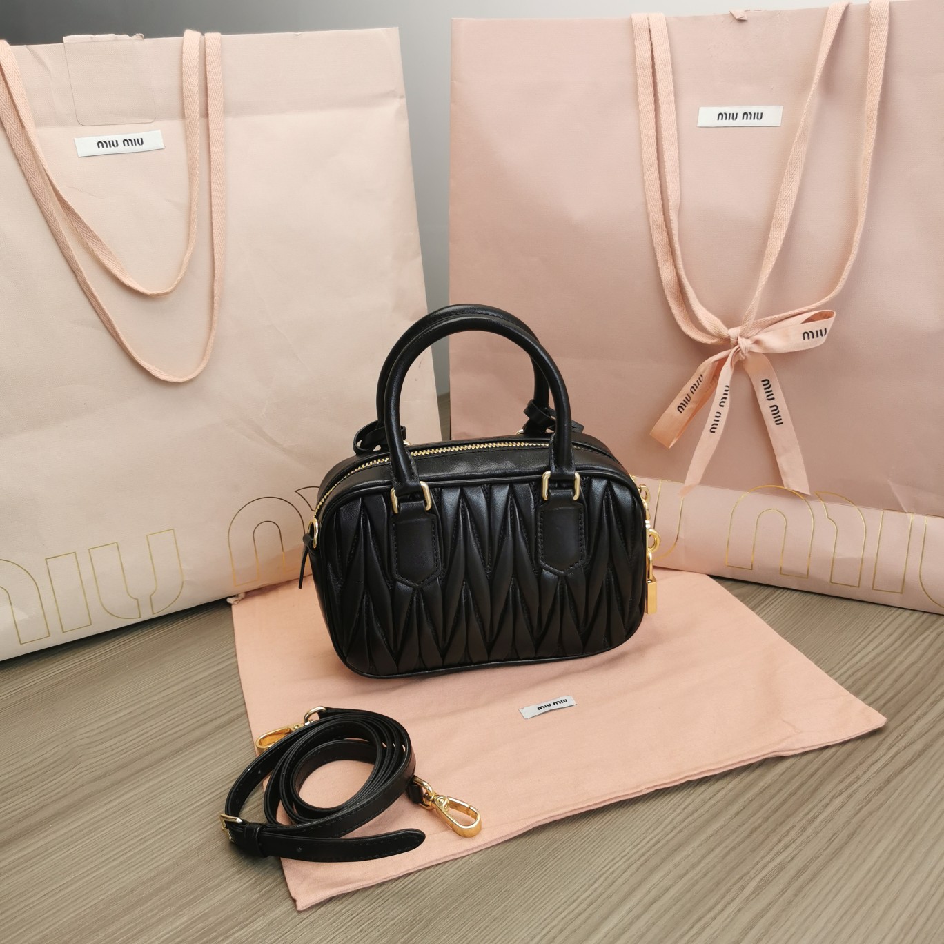 最高級MiuMiuスーパーコピー ミュウミュウバッグコピー アルカディ マテラッセレザー バッグ ブラック 5BB123_N88_F0002_V_YOO レザー ゴールド金具 - 画像 (9)