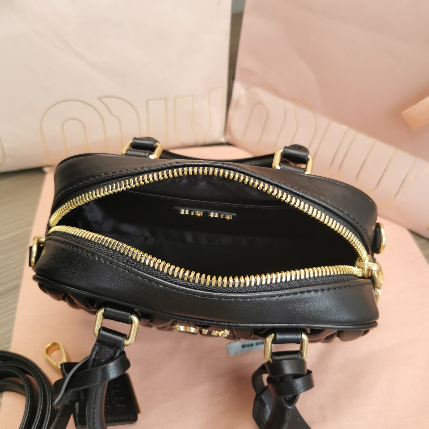 最高級MiuMiuスーパーコピー ミュウミュウバッグコピー アルカディ マテラッセレザー バッグ ブラック 5BB123_N88_F0002_V_YOO レザー ゴールド金具 - 画像 (3)