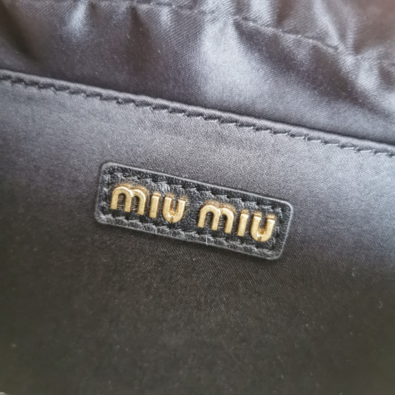 最高級MiuMiuスーパーコピー ミュウミュウバッグコピー アルカディ マテラッセレザー バッグ ブラック 5BB123_N88_F0002_V_YOO レザー ゴールド金具 - 画像 (2)