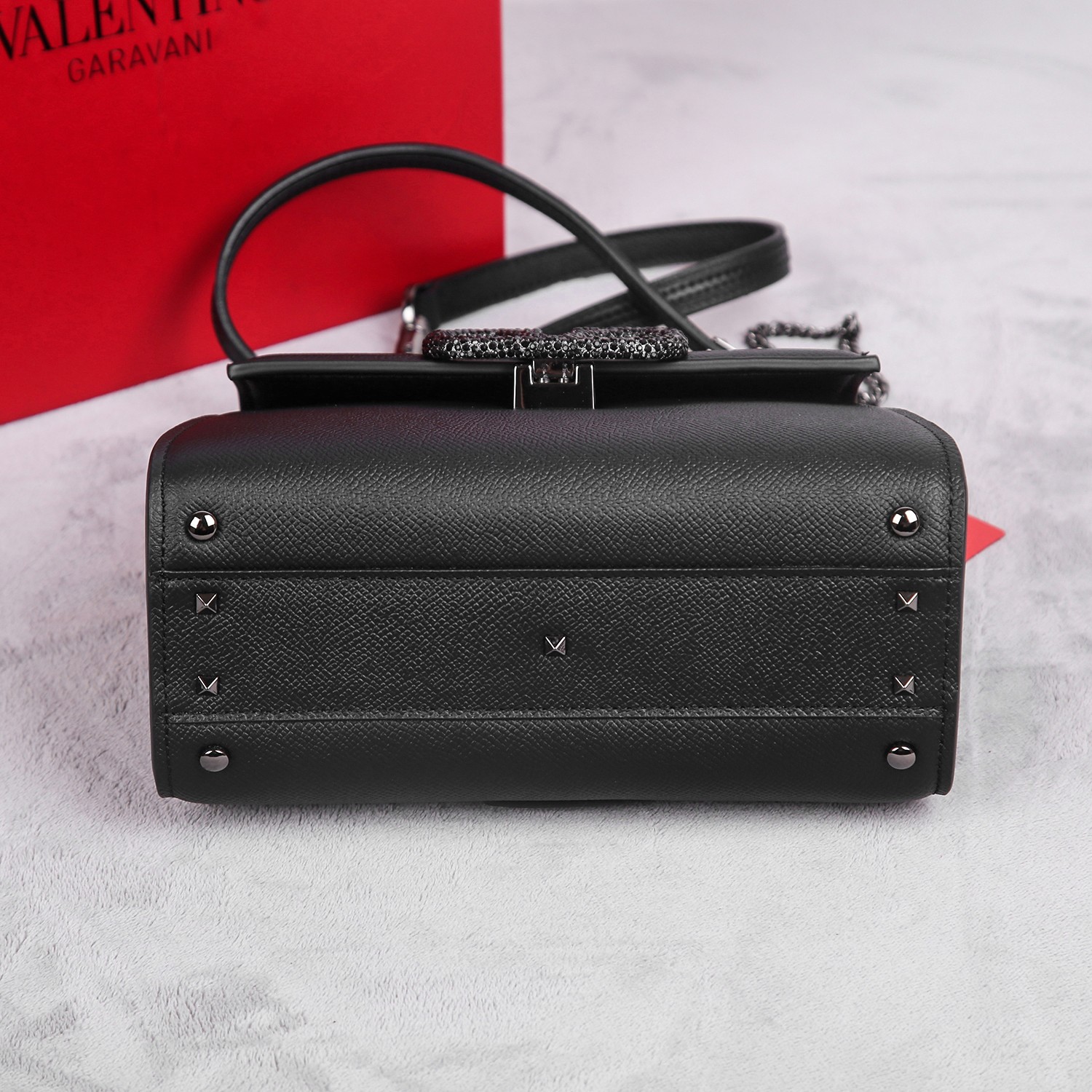 最高級ヴァレンティノスーパーコピー ヴァレンティノバッグコピー Vスリング グレインカーフスキン スモール ハンドバッグ ブラック 5W2B0F53KGW_R82 レザー ブラック金具 - 画像 (7)