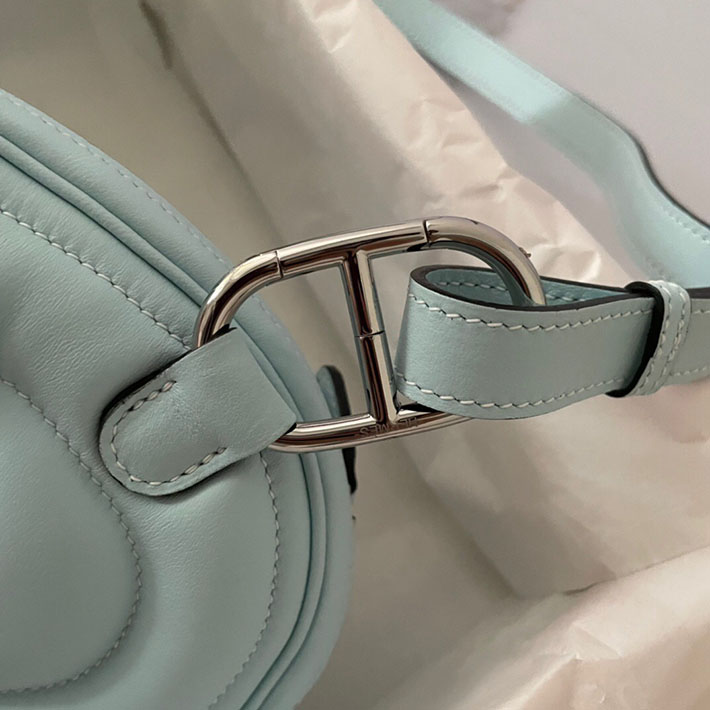 最高級HERMESスーパーコピー エルメスインザループコピー インザループ ヴェルソ ウエストバッグ ヴォースイフト シエル シルバー金具【新品】2024W1139 - 画像 (4)