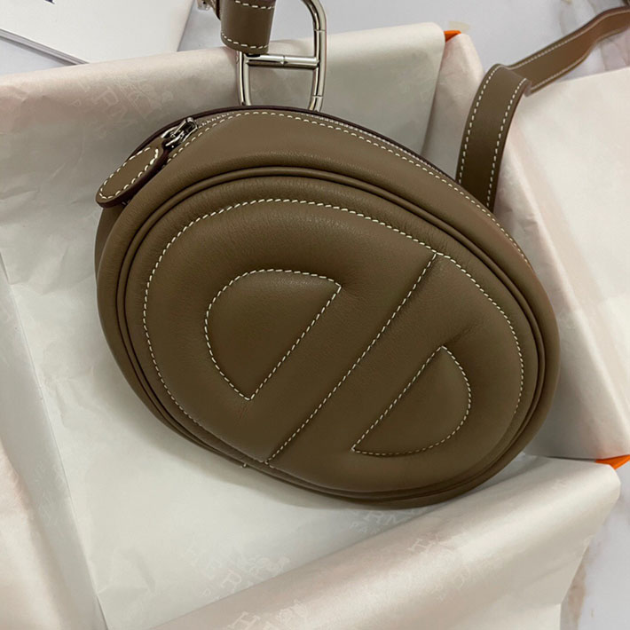 最高級HERMESスーパーコピー エルメスインザループコピー インザループ ヴェルソ ウエストバッグ ヴォースイフト エトゥープ シルバー金具【新品】2024W1149 - 画像 (5)