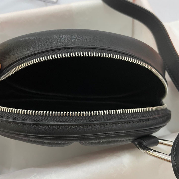 最高級HERMESスーパーコピー エルメスインザループコピー インザループ ヴェルソ ウエストバッグ ヴォースイフト ブラック シルバー金具【新品】2024W1151 - 画像 (3)