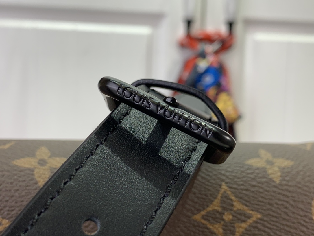 最高級ルイヴィトンスーパーコピー ルイヴィトン ショルダーバッグ コピー モンスリ・メッセンジャー PM ダークブラウン M47060 モノグラム・マカサー キャンバス ブラック金具 - 画像 (4)