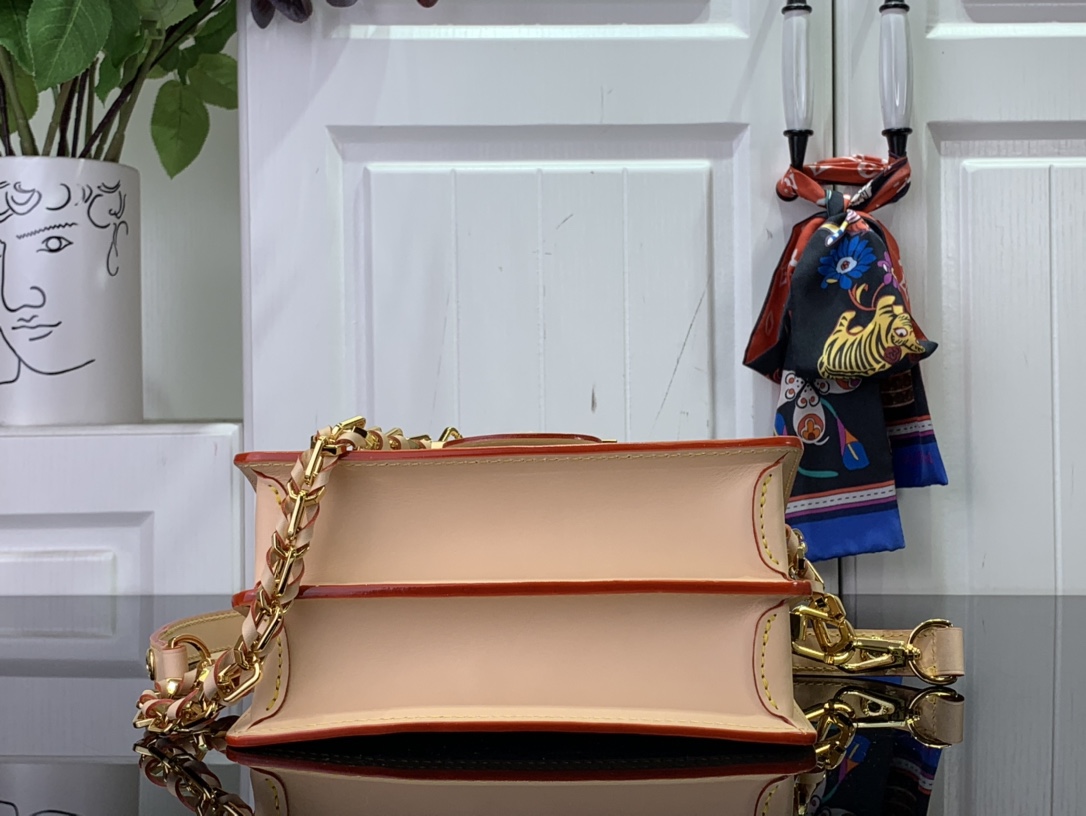 最高級ルイヴィトンスーパーコピー ルイヴィトン クロスボディバッグ コピー ドーフィーヌ MINI マルチカラー ベージュ M24841 モノグラム・パターン ゴールド金具 - 画像 (7)