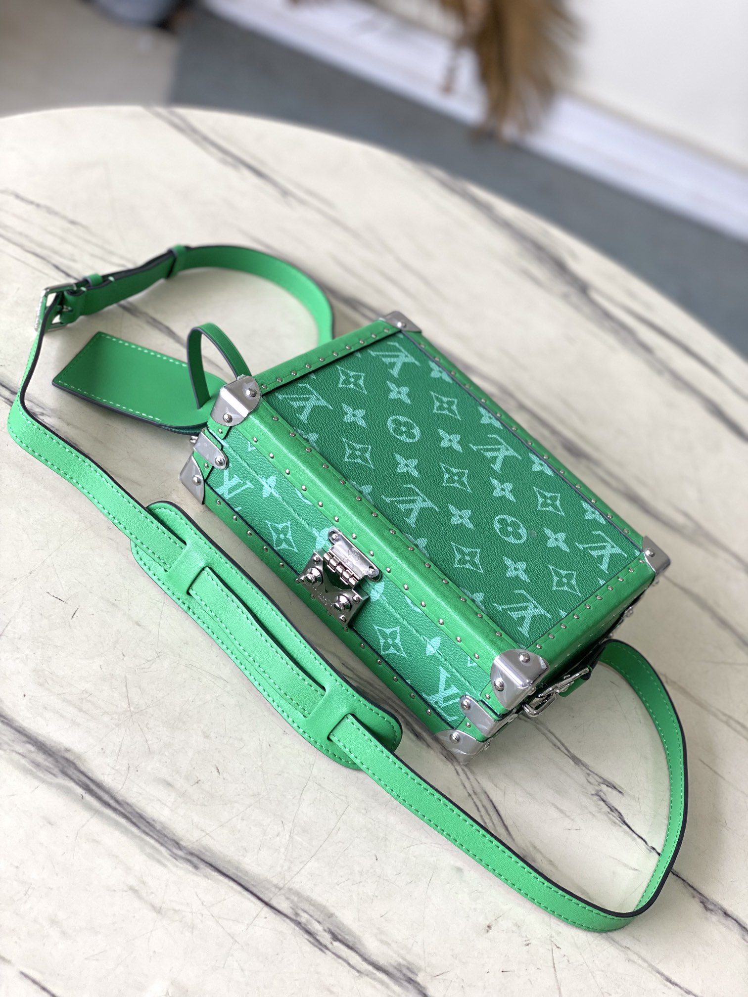 最高級ルイヴィトンスーパーコピー ルイヴィトン モノグラムバッグ コピー クラッチ・ボックス カクタス グリーン M11058 モノグラム・キャンバス シルバー金具 - 画像 (6)