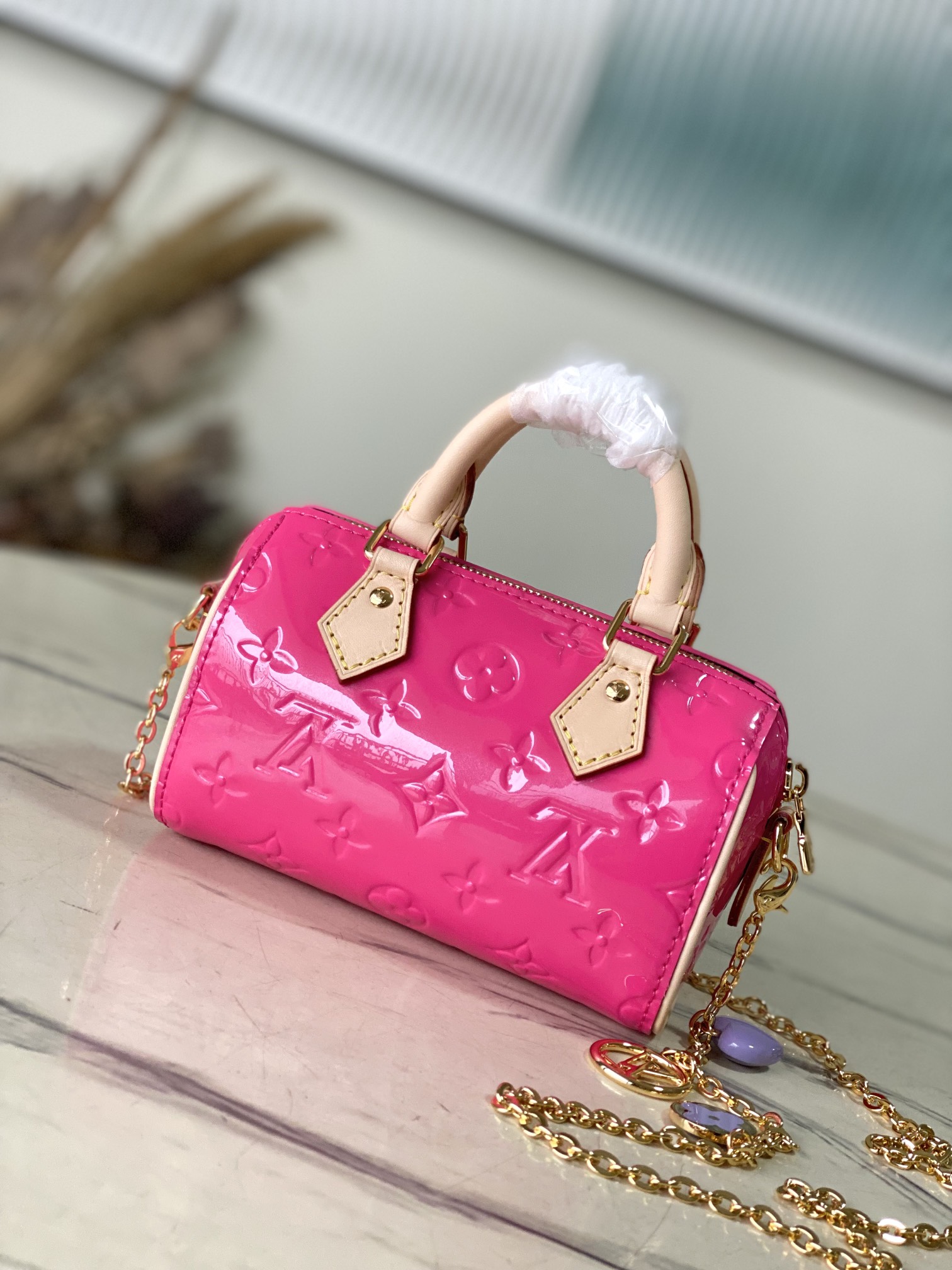 最高級ルイヴィトンスーパーコピー ルイヴィトン ヴェルニバッグ コピー LV リミックス ナノ・スピーディ ネオン ピンク M83273 モノグラム・ヴェルニ ゴールド金具 - 画像 (8)