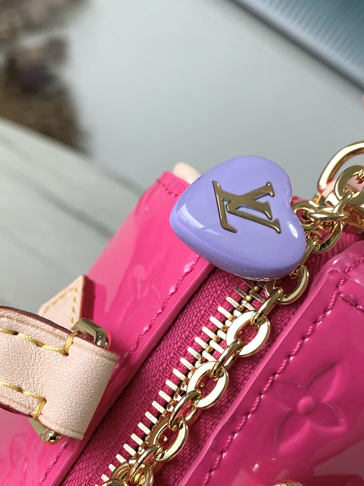 最高級ルイヴィトンスーパーコピー ルイヴィトン ヴェルニバッグ コピー LV リミックス ナノ・スピーディ ネオン ピンク M83273 モノグラム・ヴェルニ ゴールド金具 - 画像 (4)