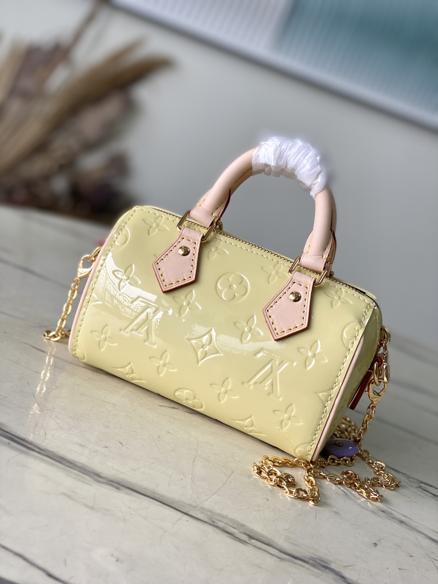 最高級ルイヴィトンスーパーコピー ルイヴィトン ヴェルニバッグ コピー LV リミックス ナノ・スピーディ シック イエロー M83000 モノグラム・ヴェルニ ゴールド金具 - 画像 (8)