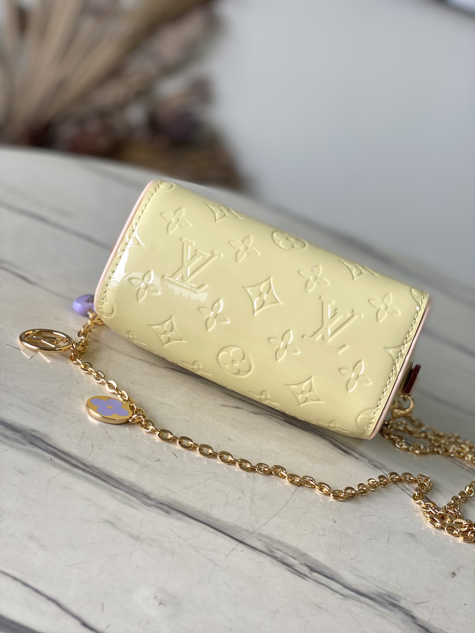 最高級ルイヴィトンスーパーコピー ルイヴィトン ヴェルニバッグ コピー LV リミックス ナノ・スピーディ シック イエロー M83000 モノグラム・ヴェルニ ゴールド金具 - 画像 (7)