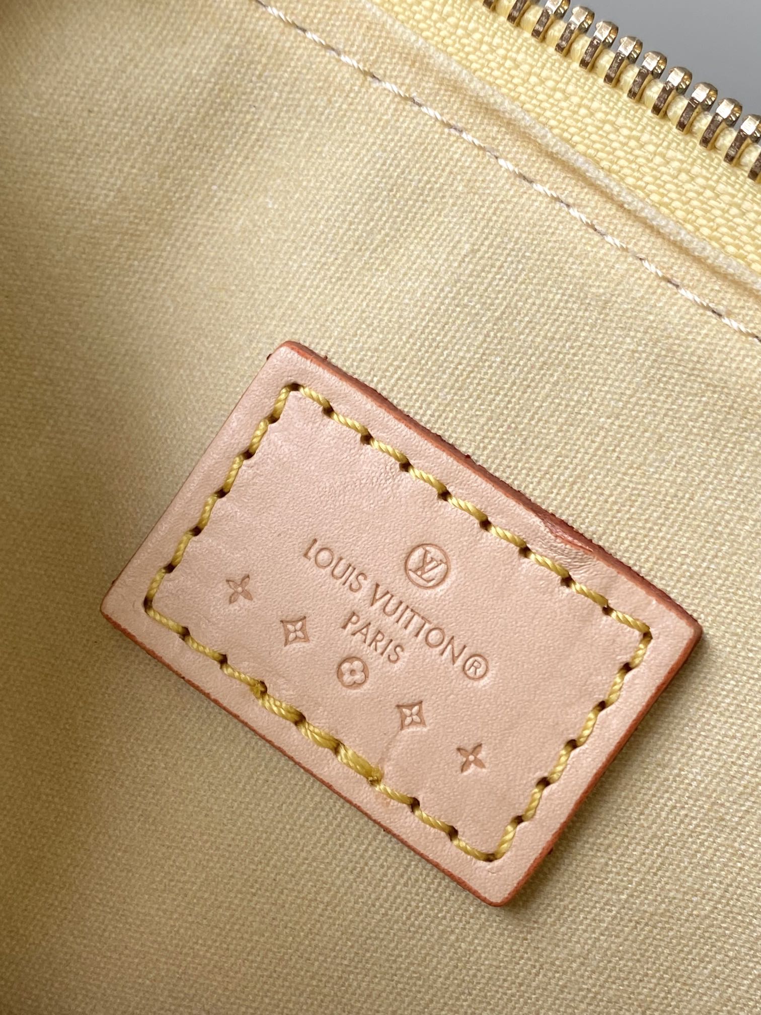最高級ルイヴィトンスーパーコピー ルイヴィトン ヴェルニバッグ コピー LV リミックス ナノ・スピーディ シック イエロー M83000 モノグラム・ヴェルニ ゴールド金具 - 画像 (2)