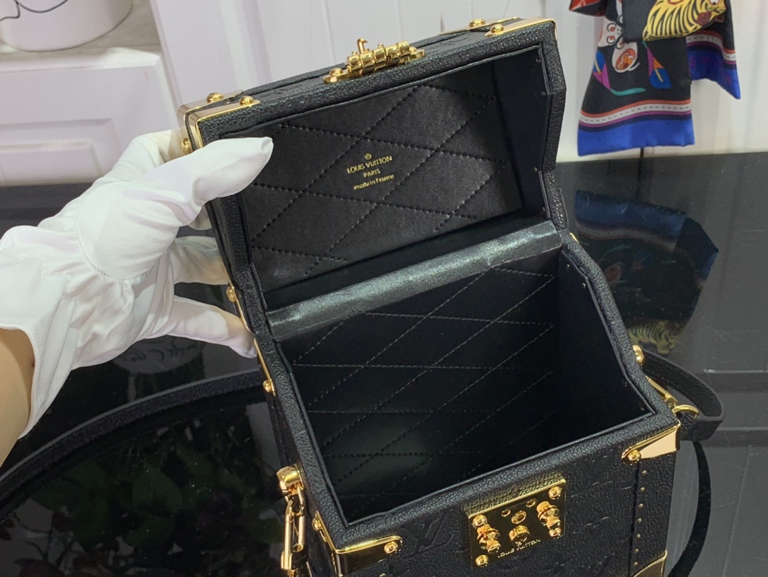 最高級ルイヴィトンスーパーコピー ルイヴィトン ハンドバッグ コピー カメラボックス ブラック M11131 レザー ゴールド金具 - 画像 (3)