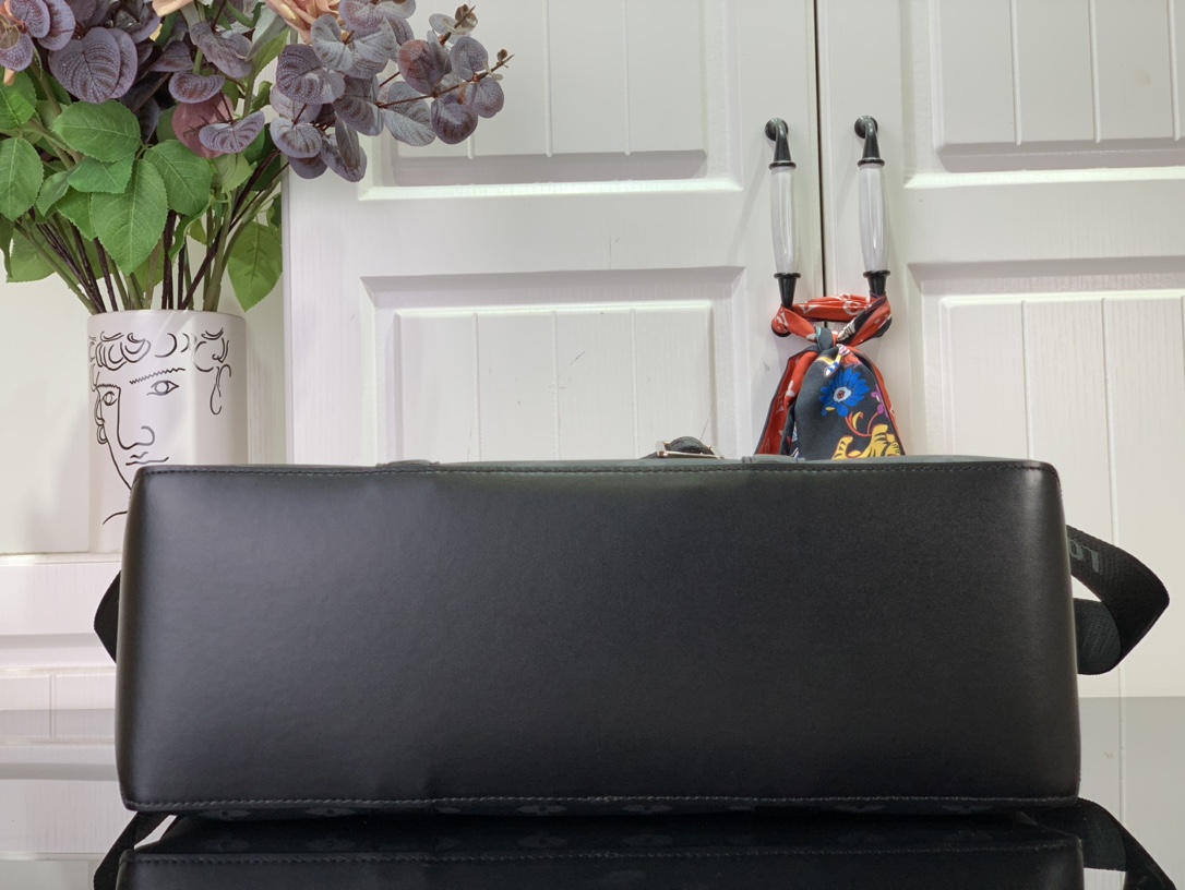 最高級ルイヴィトンスーパーコピー ルイヴィトン メンズバッグ コピー Week-End Tote keepall ブラック M45734 モノグラム・エクリプス キャンバス シルバー金具 - 画像 (7)