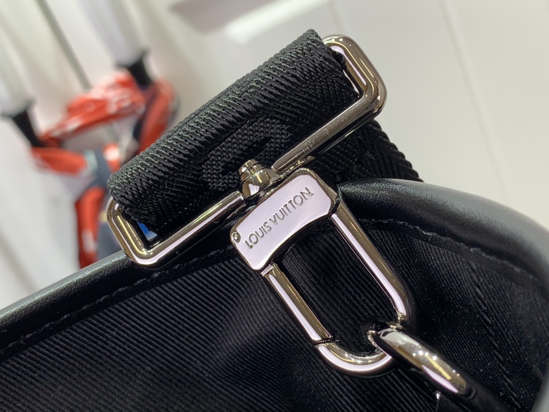 最高級ルイヴィトンスーパーコピー ルイヴィトン メンズバッグ コピー Week-End Tote keepall ブラック M45734 モノグラム・エクリプス キャンバス シルバー金具 - 画像 (6)