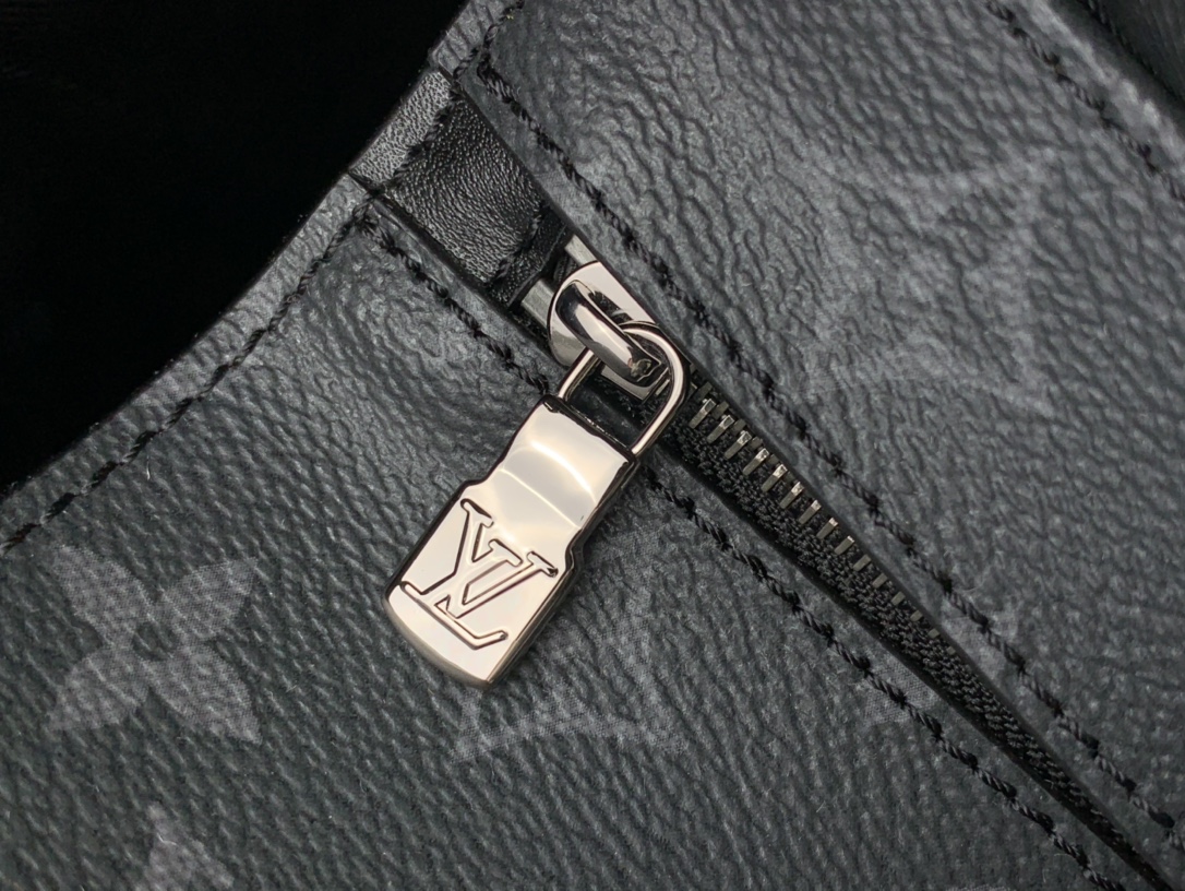 最高級ルイヴィトンスーパーコピー ルイヴィトン メンズバッグ コピー Week-End Tote keepall ブラック M45734 モノグラム・エクリプス キャンバス シルバー金具 - 画像 (4)