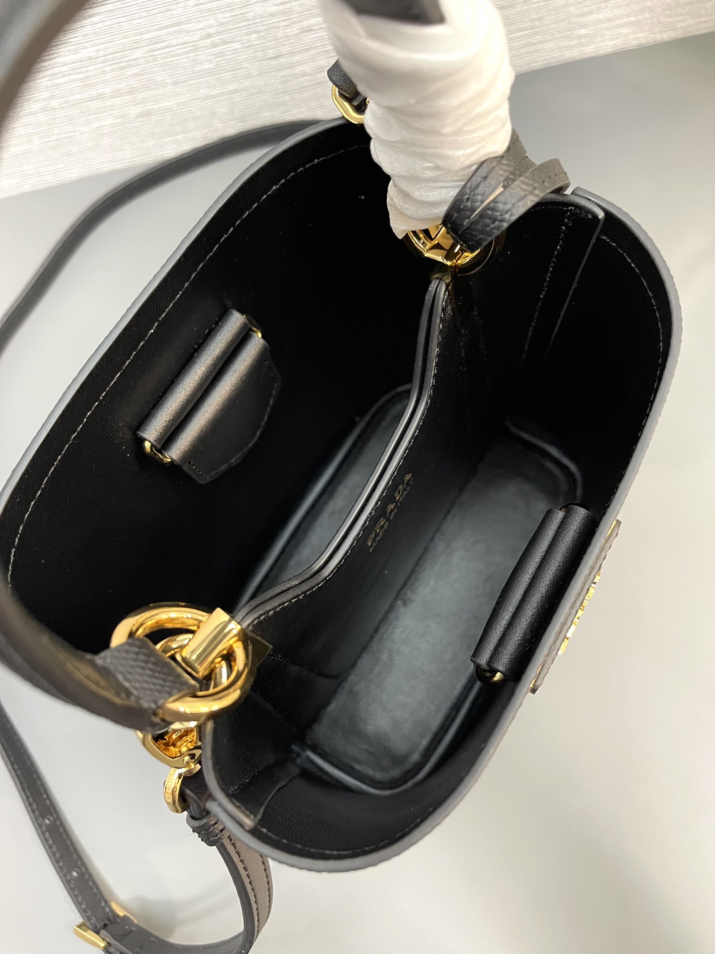最高級プラダスーパーコピー プラダバッグコピー パニエ サフィアーノレザー スモールバッグ ブラック 1BA217_2ERX_F0002_V_OOO ゴールド金具 - 画像 (3)