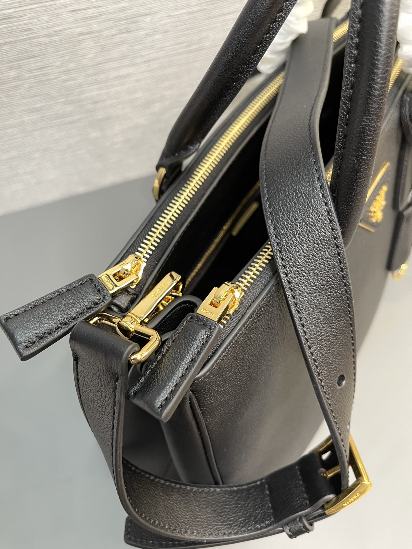 最高級プラダスーパーコピー プラダバッグコピー ナッパアンティーク スモール トートバッグ ブラック 1BA274_2CYS_F0002_V_YO0 ゴールド金具 - 画像 (5)