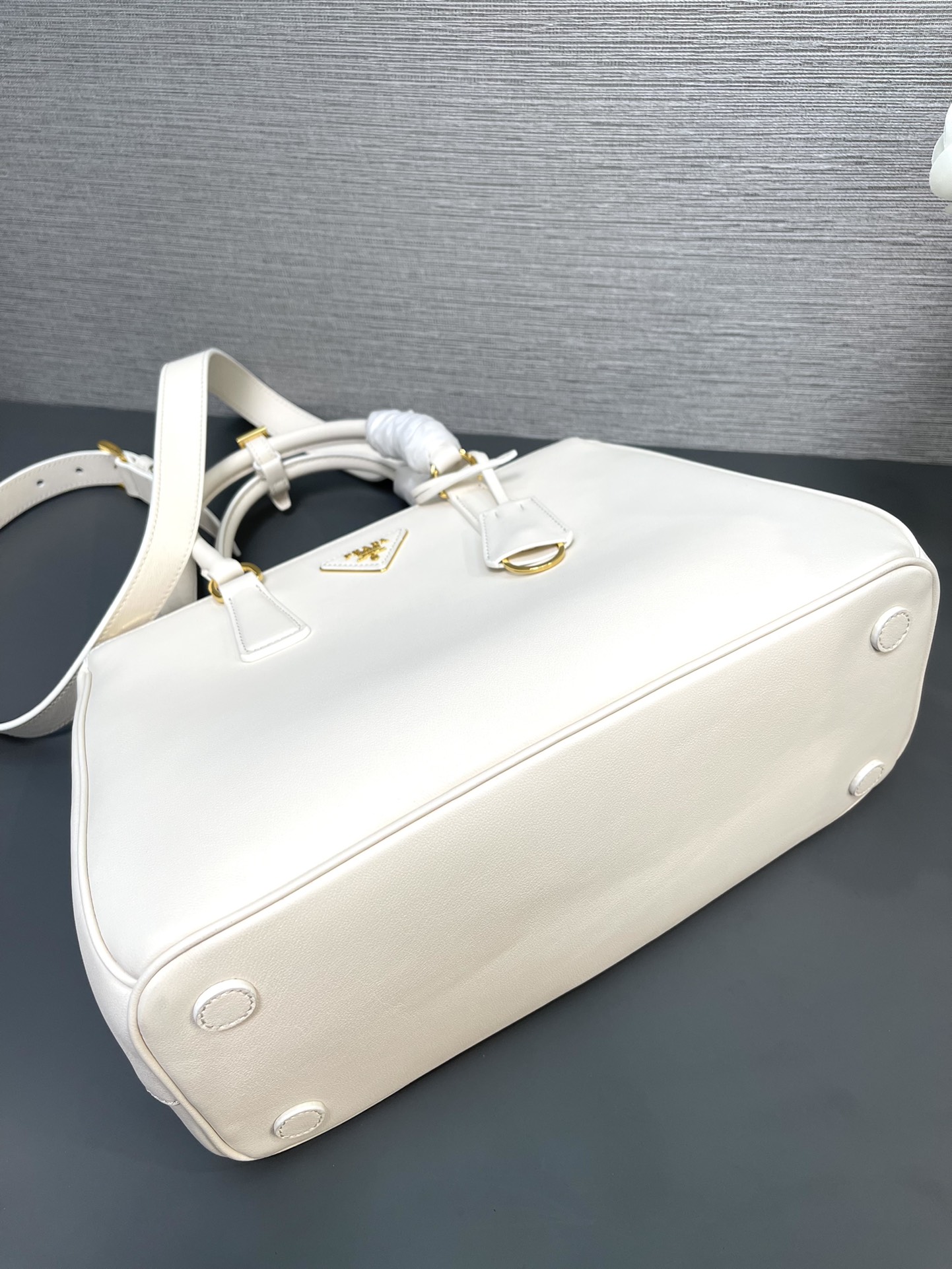 最高級プラダスーパーコピー プラダバッグコピー ナッパアンティーク スモール トートバッグ ホワイト 1BA274_2CYS_F0009_V_YO0 ゴールド金具 - 画像 (4)