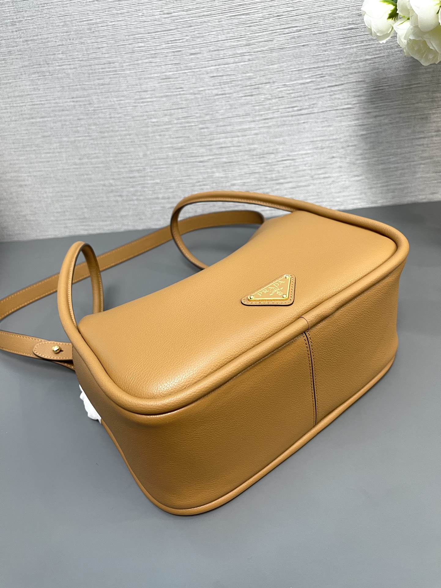最高級プラダスーパーコピー プラダバッグコピー レザー ハンドバッグ キャメル 1BA451_2CYS_F03BH_V_OVO ゴールド金具 - 画像 (4)