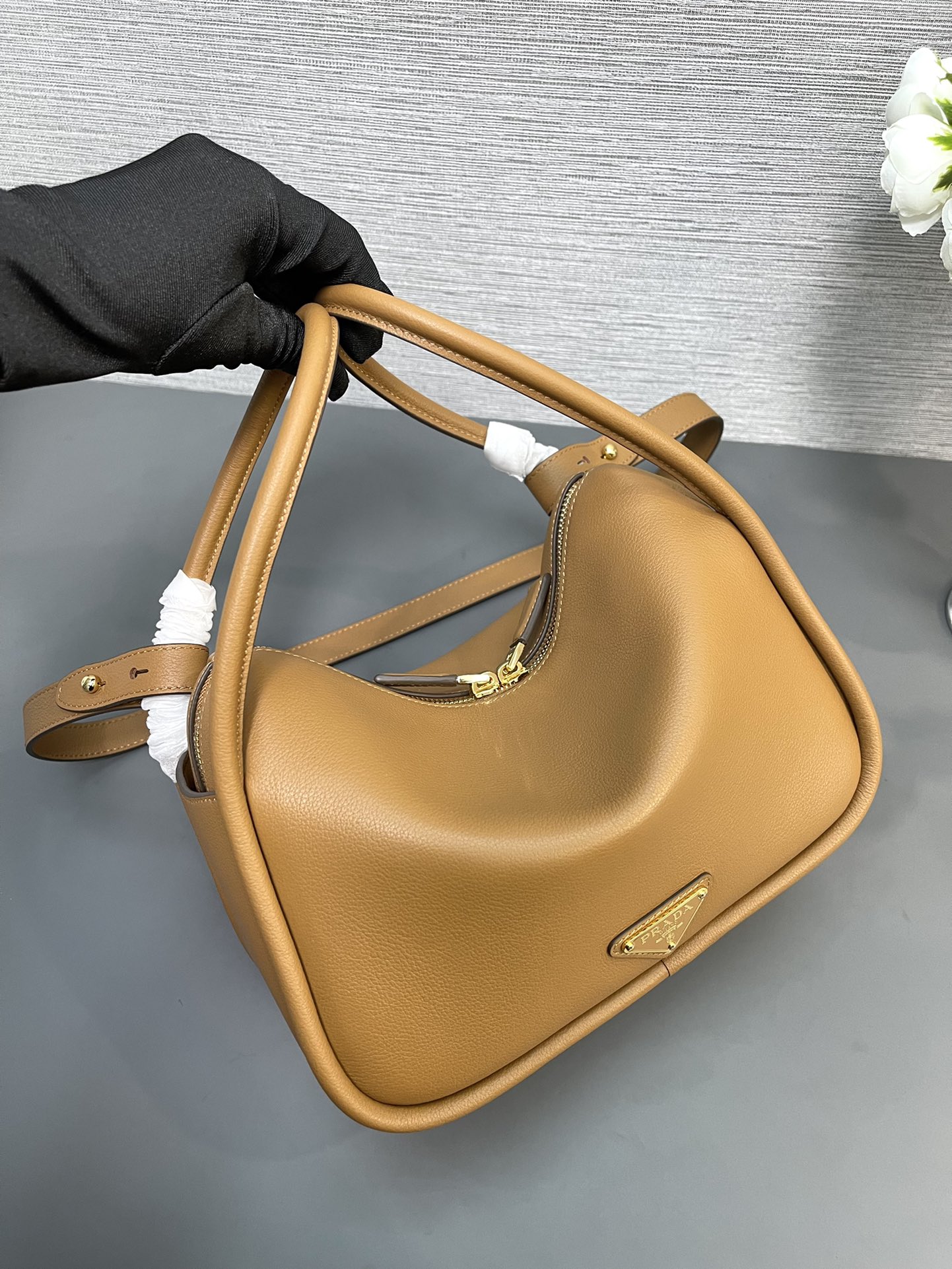 最高級プラダスーパーコピー プラダバッグコピー レザー ハンドバッグ キャメル 1BA451_2CYS_F03BH_V_OVO ゴールド金具 - 画像 (3)