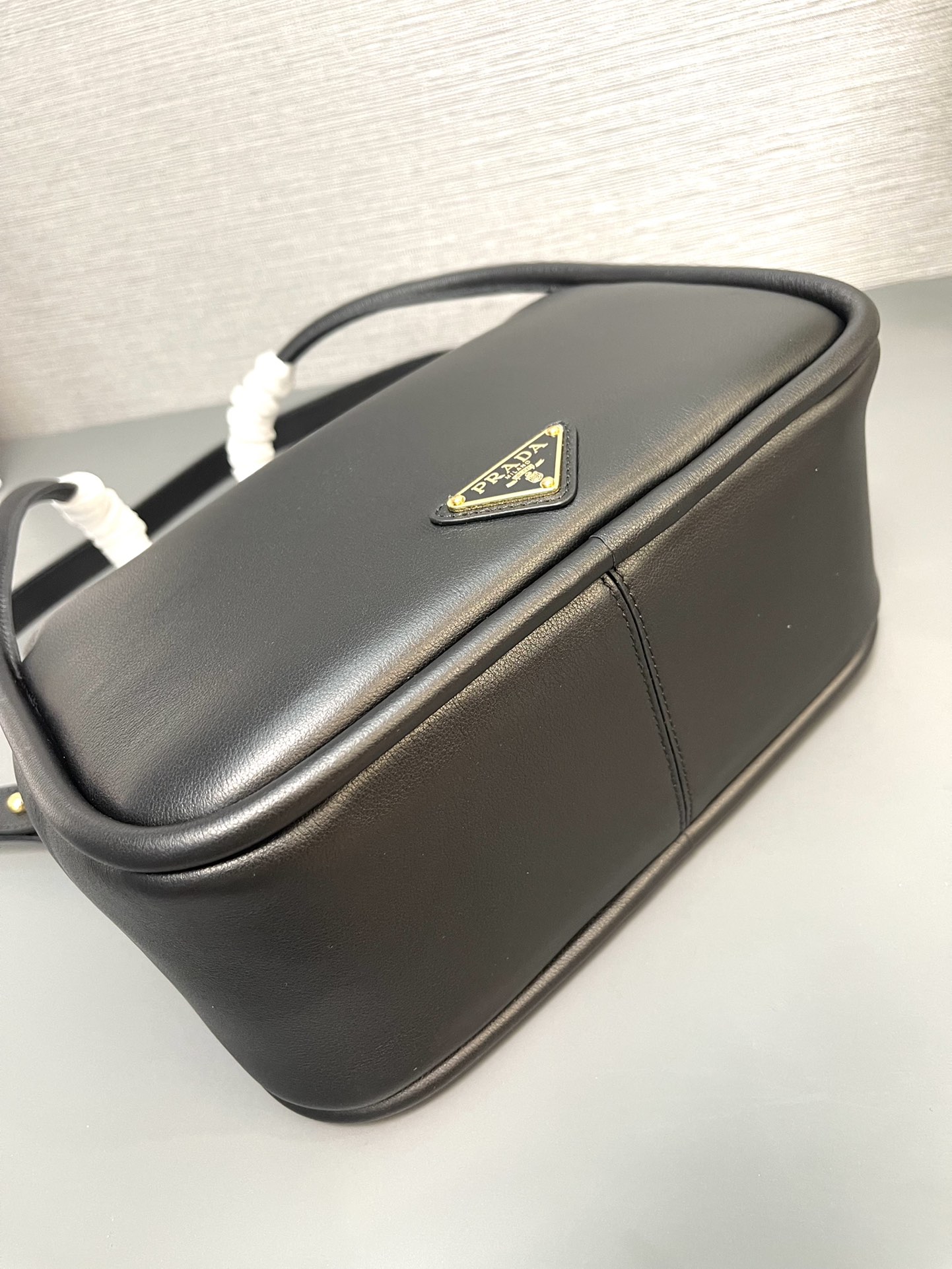 最高級プラダスーパーコピー プラダバッグコピー レザー ハンドバッグ ブラック 1BA451_2CYS_F0002_V_OVO ゴールド金具 - 画像 (4)