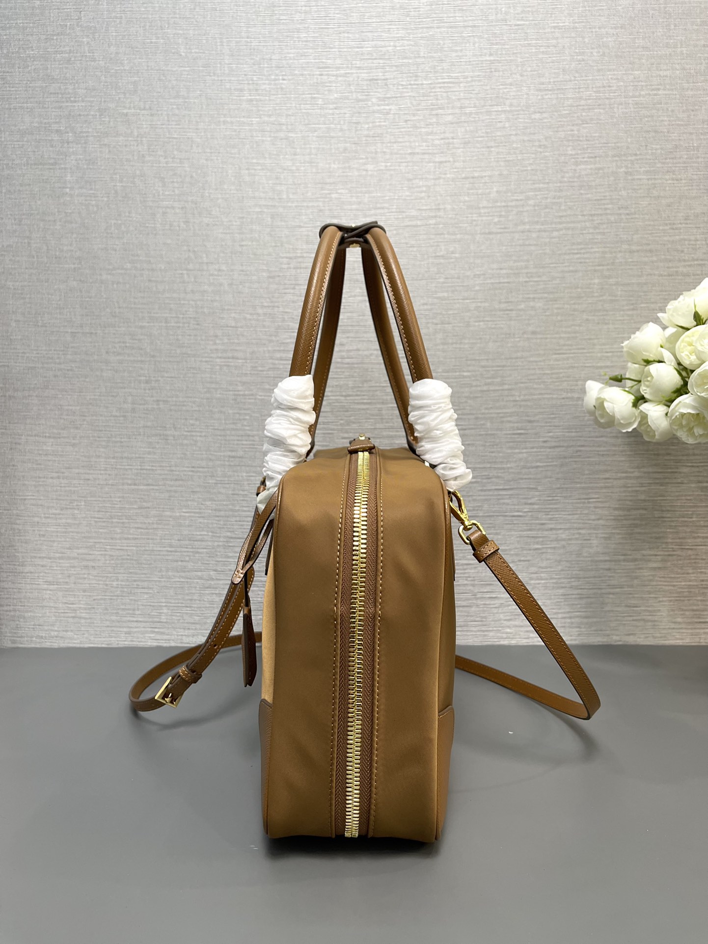 最高級プラダスーパーコピー プラダバッグコピー Re-Edition 1978 ラージ Re-Nylon xサフィアーノレザー ダブルハンドルバッグ ベージュ 1BB114_R064_F0594_V_OOO ゴールド金具 - 画像 (7)