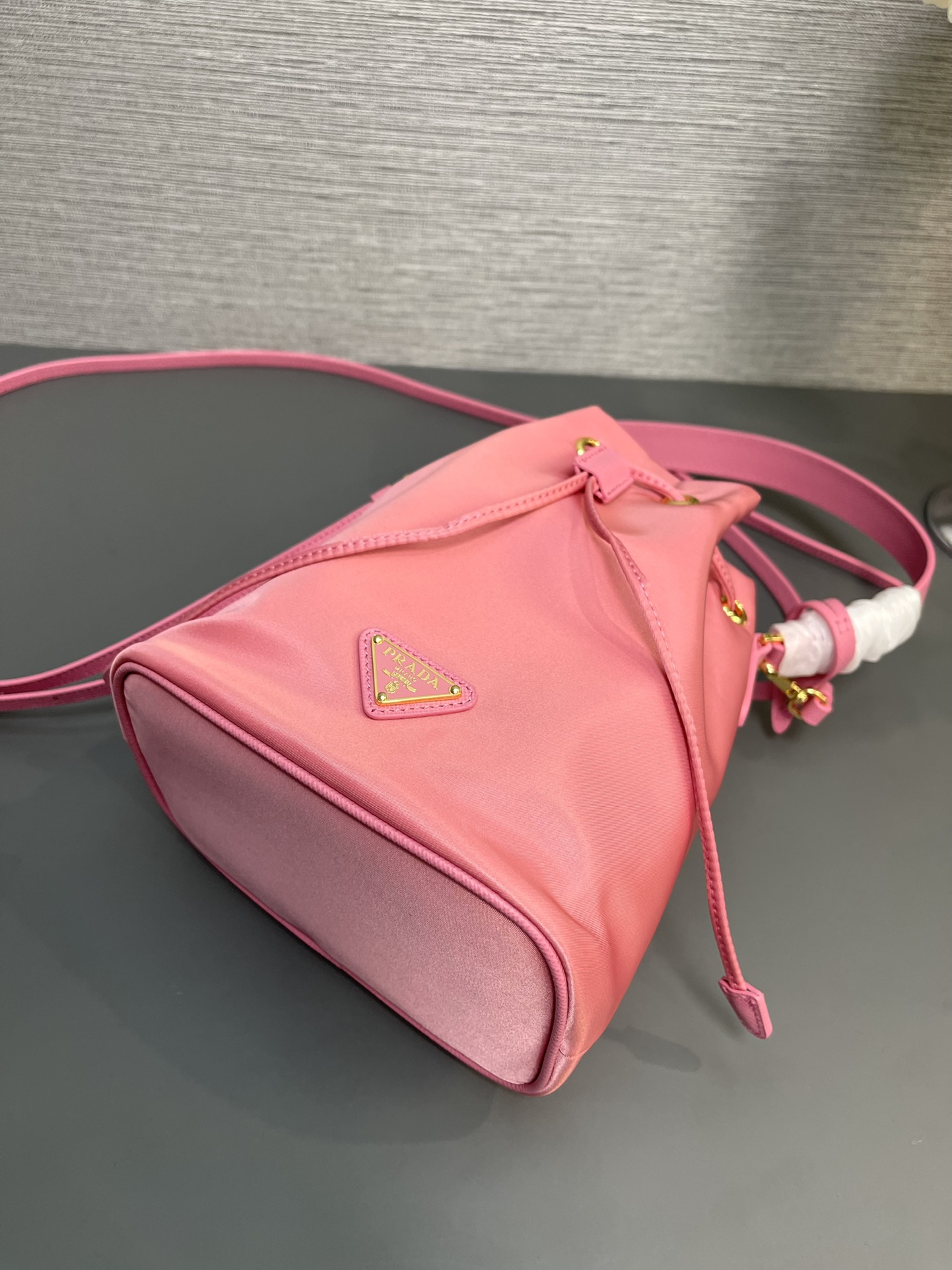 最高級プラダスーパーコピー プラダバッグコピー Re-Edition 1978 Re-Nylon ミニバッグ ピンク 1BE067_R064_F0638_V_WOO ファブリック/レザー ゴールド金具 - 画像 (4)