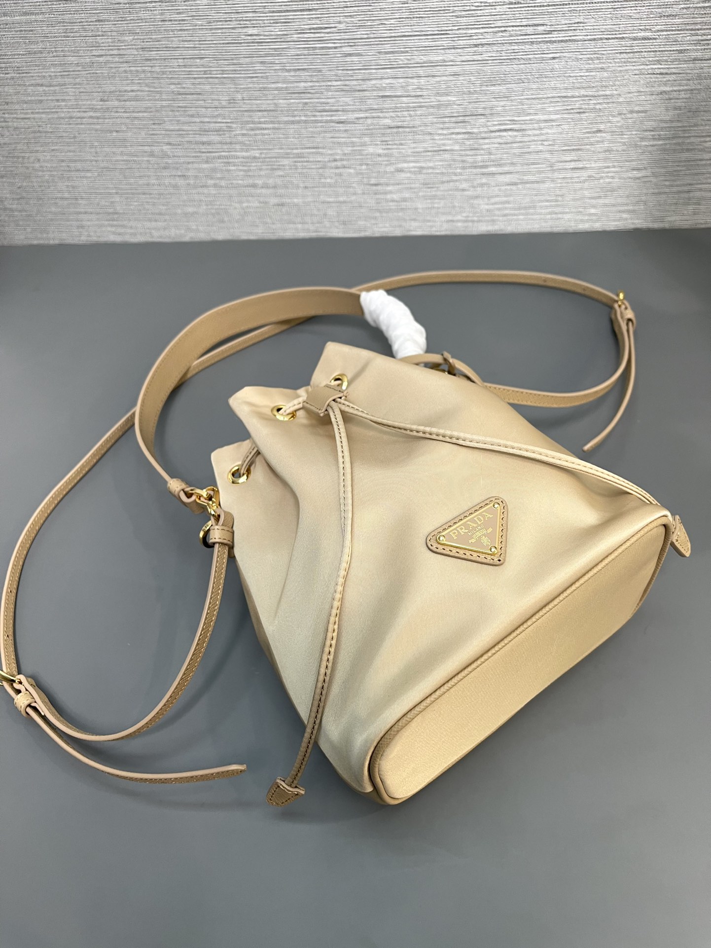 最高級プラダスーパーコピー プラダバッグコピー Re-Edition 1978 Re-Nylon ミニバッグ サンド 1BE067_R064_F02YP_V_WOO ファブリック/レザー ゴールド金具 - 画像 (4)