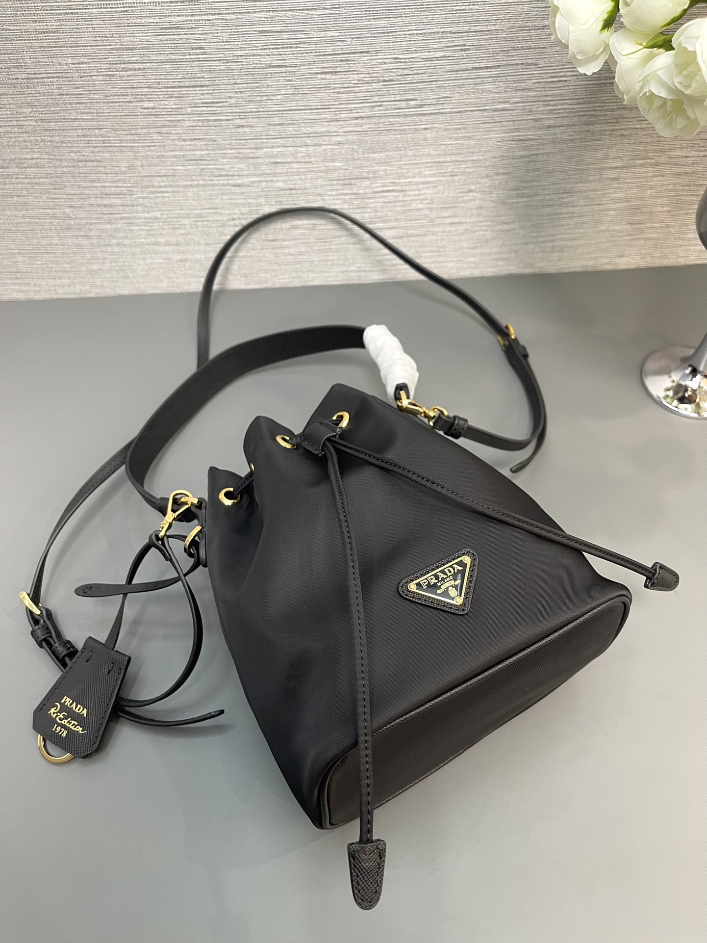 最高級プラダスーパーコピー プラダバッグコピー Re-Edition 1978 Re-Nylon ミニバッグ ブラック 1BE067_R064_F0002_V_WOO ファブリック/レザー ゴールド金具 - 画像 (7)