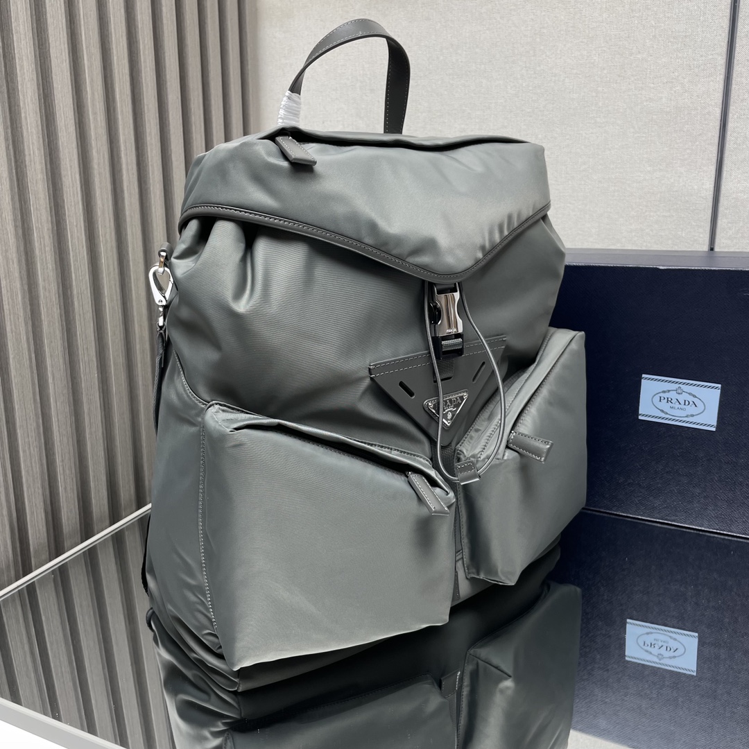 最高級プラダスーパーコピー プラダバッグコピー Re-Nylon xレザー バックパック グレー 2VZ108_2DW3_F0D65_V_NYO シルバー金具 - 画像 (9)