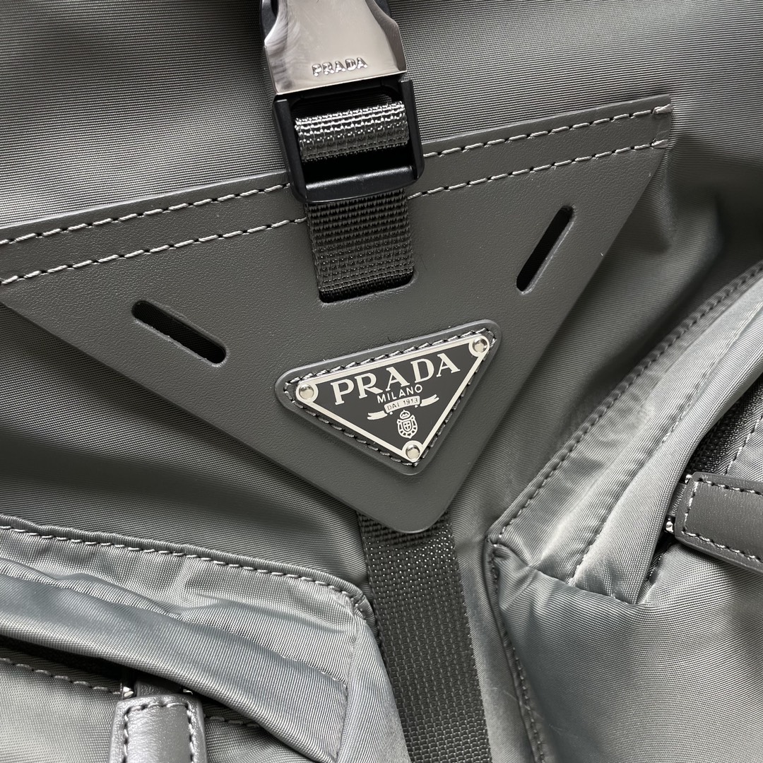 最高級プラダスーパーコピー プラダバッグコピー Re-Nylon xレザー バックパック グレー 2VZ108_2DW3_F0D65_V_NYO シルバー金具 - 画像 (6)