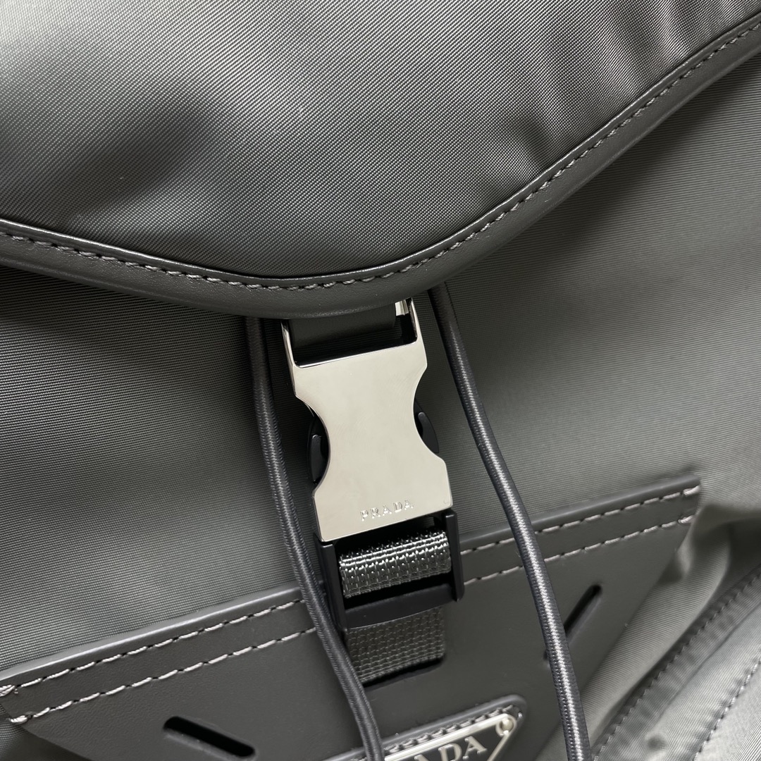 最高級プラダスーパーコピー プラダバッグコピー Re-Nylon xレザー バックパック グレー 2VZ108_2DW3_F0D65_V_NYO シルバー金具 - 画像 (5)