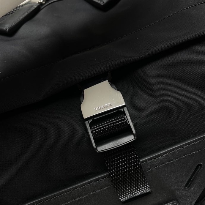 最高級プラダスーパーコピー プラダバッグコピー Re-Nylon xレザー トラベルバッグ ブラック 2VC040_2DW3_F0002_V_NYO シルバー金具 - 画像 (5)