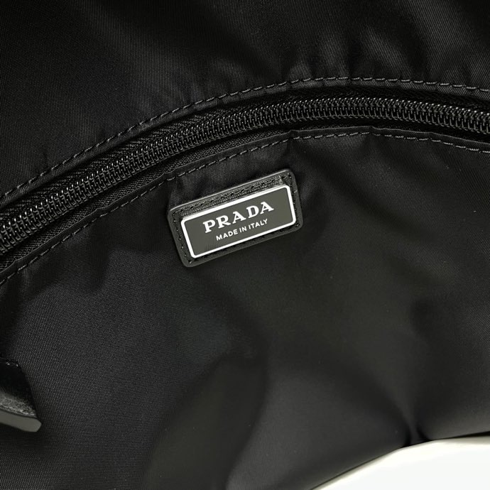 最高級プラダスーパーコピー プラダバッグコピー Re-Nylon xレザー トラベルバッグ ブラック 2VC040_2DW3_F0002_V_NYO シルバー金具 - 画像 (3)