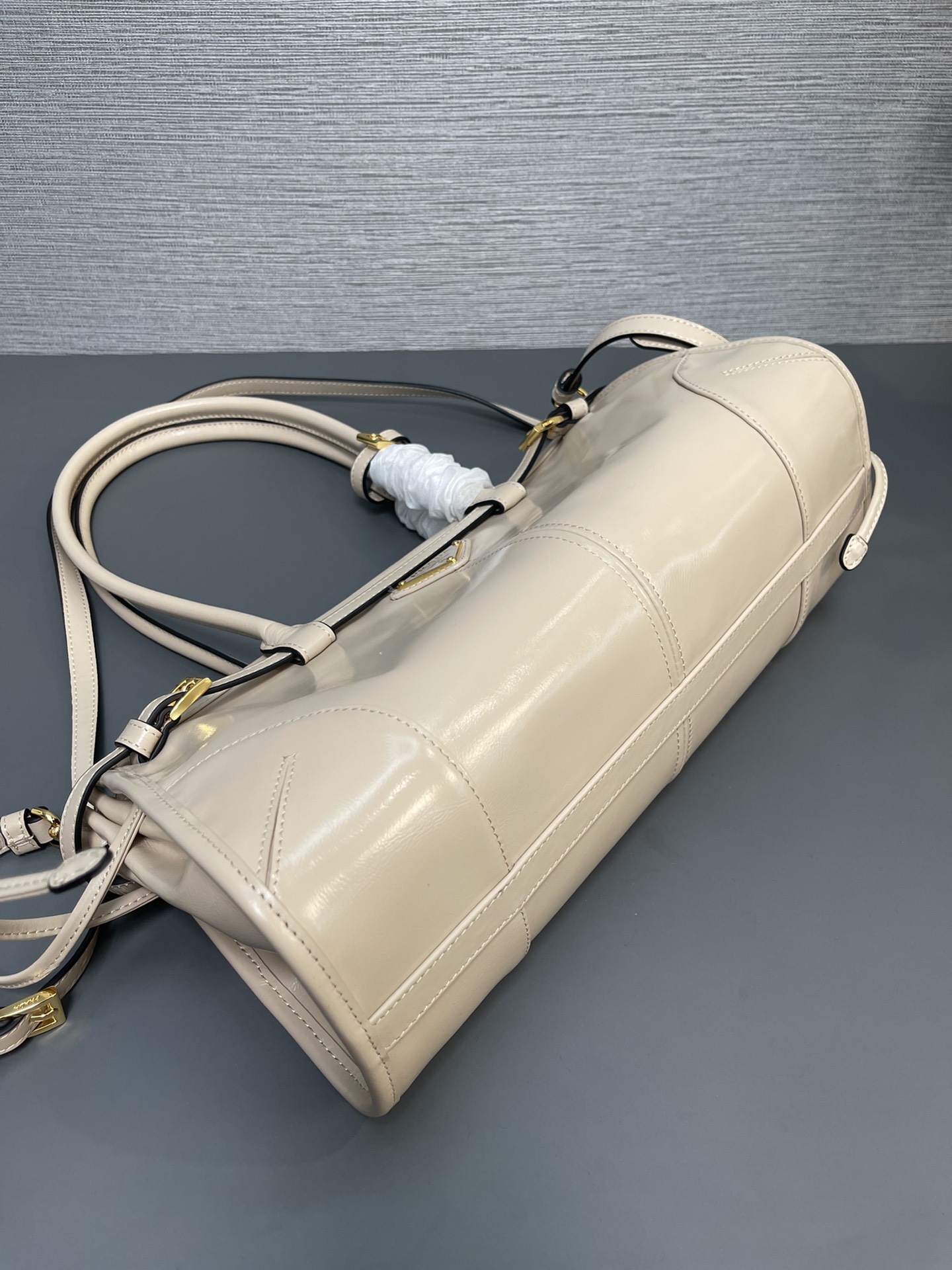 最高級プラダスーパーコピー プラダバッグコピー ミディアム レザー ハンドバッグ トラバーチン 1BA426_2CYR_F03MV_V_MOO ゴールド金具 - 画像 (2)