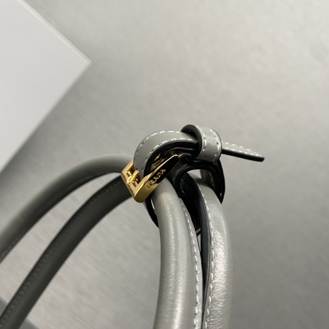 最高級プラダスーパーコピー プラダバッグコピー ミディアム レザー ハンドバッグ ピューター 1BA426_2CYR_F03SF_V_MOO ゴールド金具 - 画像 (5)