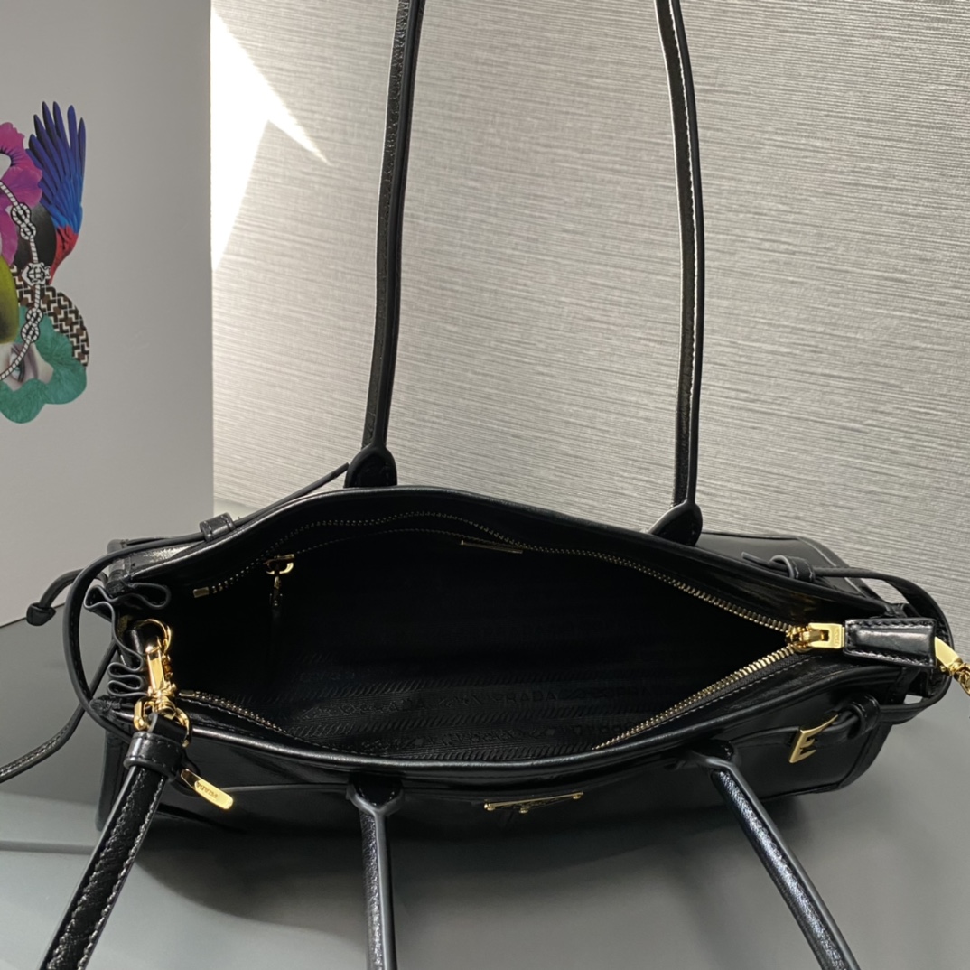 最高級プラダスーパーコピー プラダバッグコピー ミディアム レザー ハンドバッグ ブラック 1BA426_2CYR_F0002_V_MOO ゴールド金具 - 画像 (3)