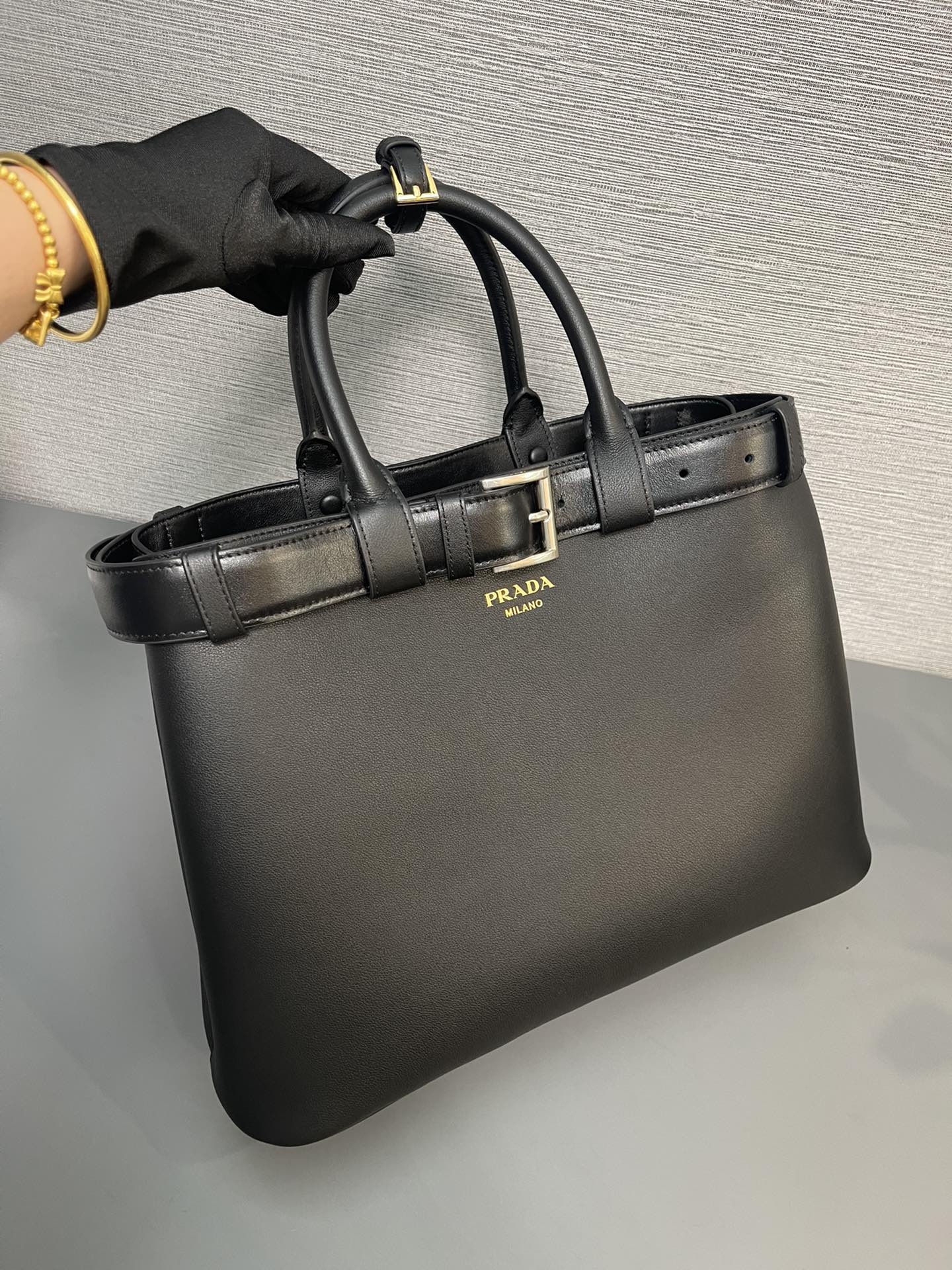 最高級プラダスーパーコピー プラダバッグコピー ベルト付 プラダ バックル ラージ レザー ハンドバッグ ブラック 1BA416_2CY9_F0002_V_DBO ゴールド金具 - 画像 (3)