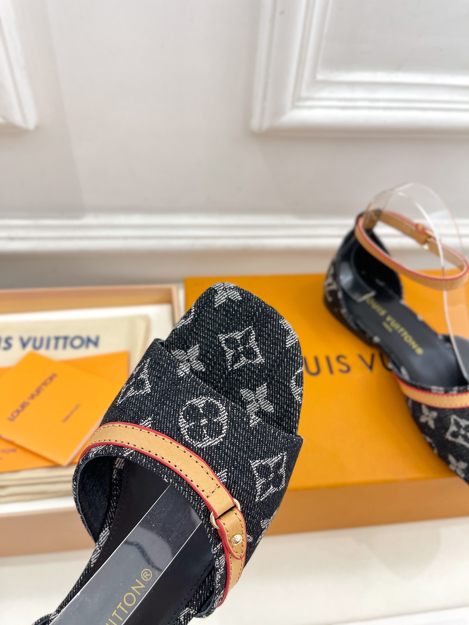 最高級ルイヴィトンスーパーコピー靴 ルイヴィトンサンダルコピー LV サンセット・ライン サンダル ブラック レザー【新品】202405389 - 画像 (5)