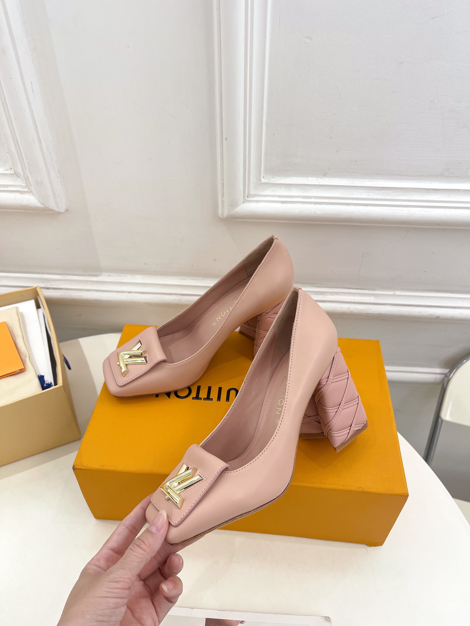 最高級ルイヴィトンスーパーコピー靴 ルイヴィトンパンプスコピー シェイク・ライン パンプス ヌード レザー【新品】202405402 - 画像 (8)