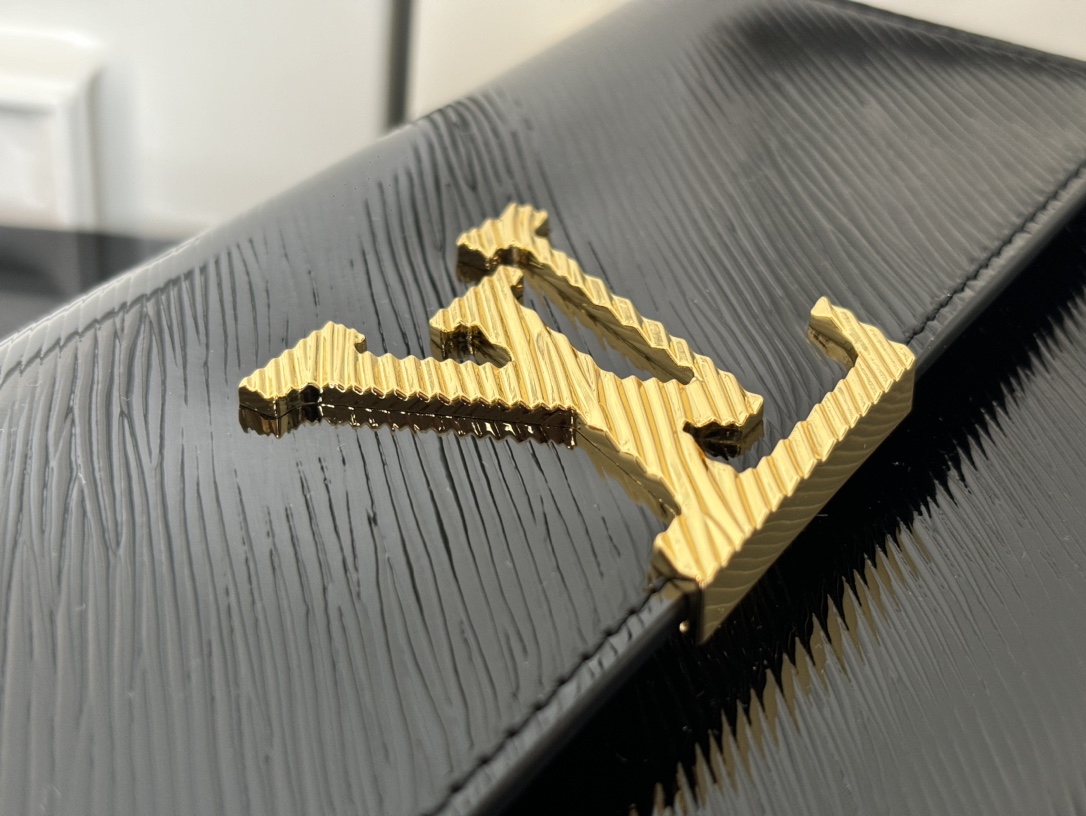最高級ルイヴィトンスーパーコピー ルイヴィトン エピバッグ コピー Pochette Louise ブラック M23756 エピ・レザー ゴールド金具 - 画像 (5)