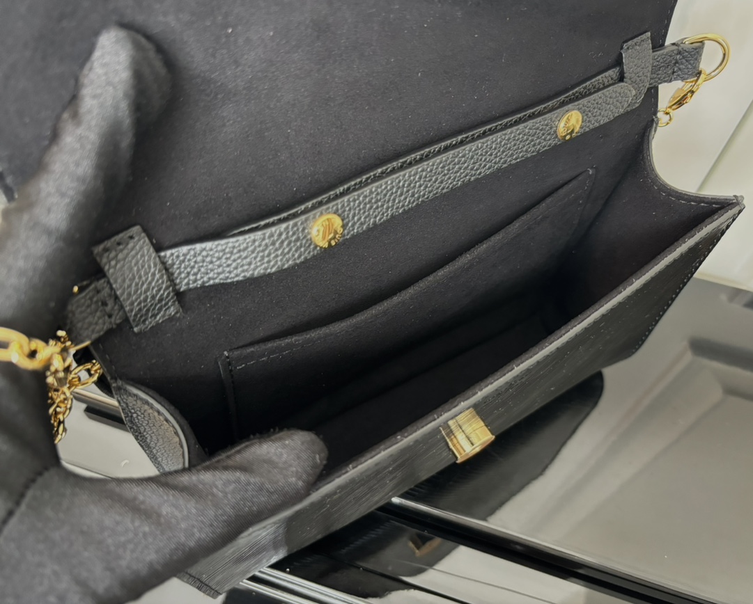 最高級ルイヴィトンスーパーコピー ルイヴィトン エピバッグ コピー Pochette Louise ブラック M23756 エピ・レザー ゴールド金具 - 画像 (3)