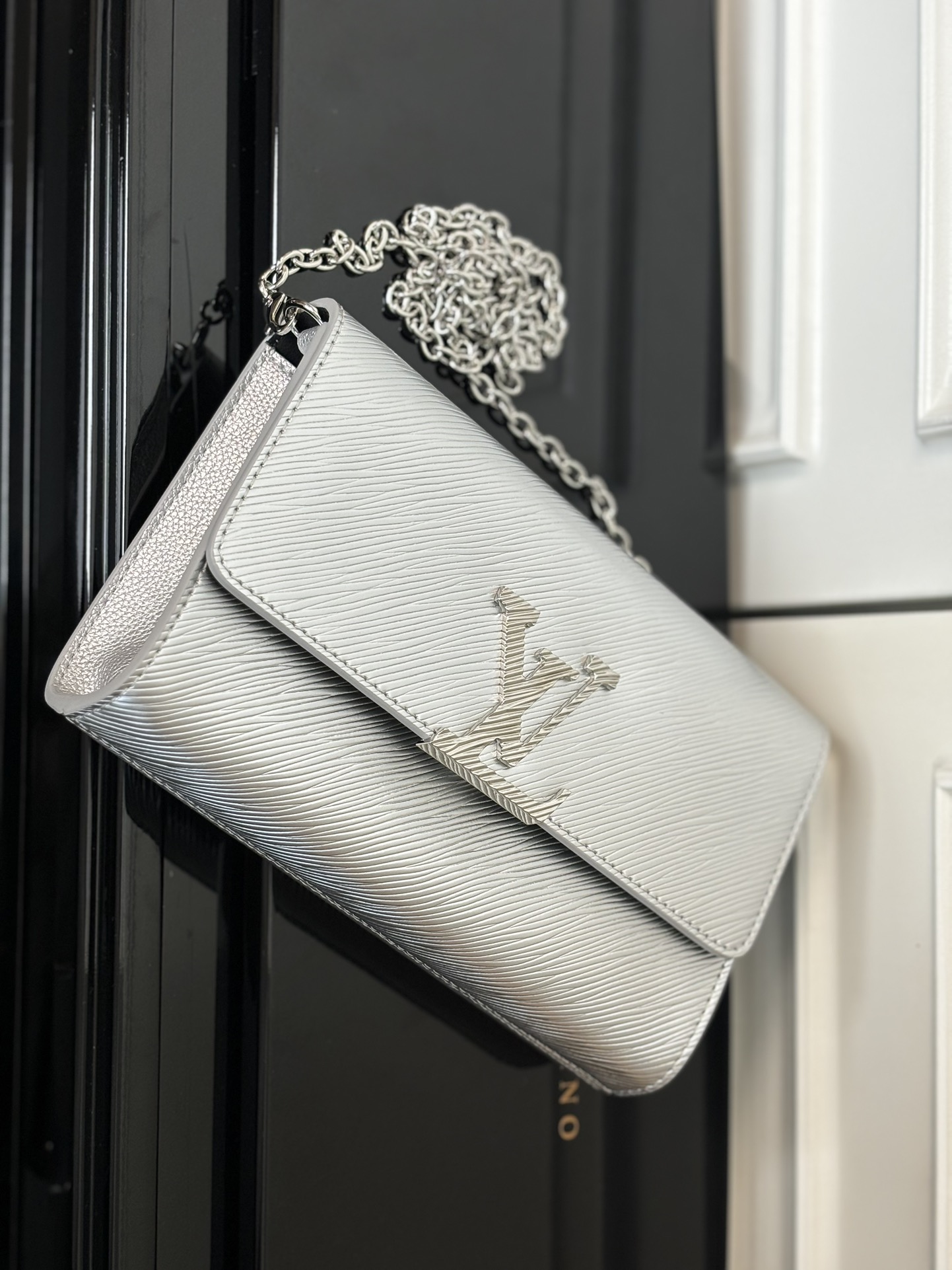 最高級ルイヴィトンスーパーコピー ルイヴィトン エピバッグ コピー Pochette Louise シルバー M23756 エピ・レザー ゴールド金具 - 画像 (6)