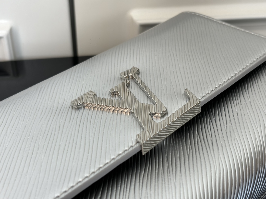 最高級ルイヴィトンスーパーコピー ルイヴィトン エピバッグ コピー Pochette Louise シルバー M23756 エピ・レザー ゴールド金具 - 画像 (5)